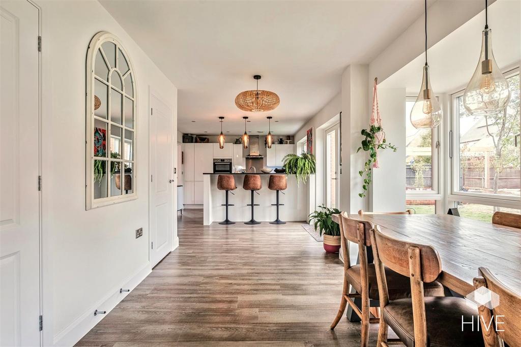 Kitchen / Dining Area