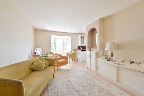 2 bedroom flat for sale, Richfield Road, Bushey, WD23