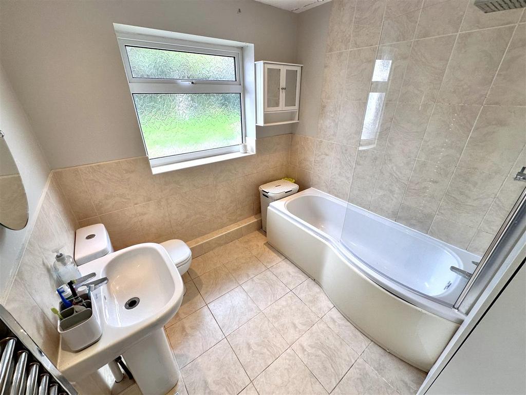 Bathroom 933