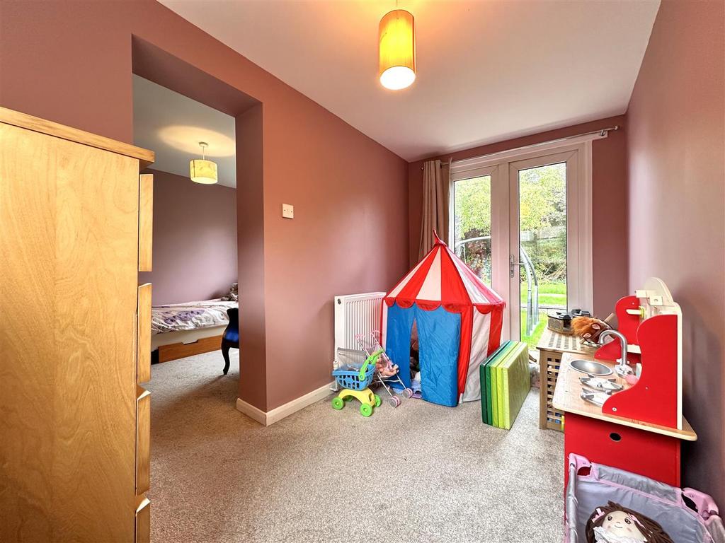 Dressing/Play Room 990