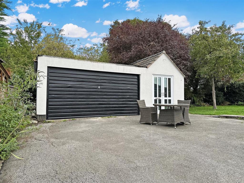 Detached Double Garage &amp; Home office 053