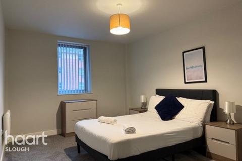 2 bedroom apartment for sale, Petersfield Avenue, SLOUGH