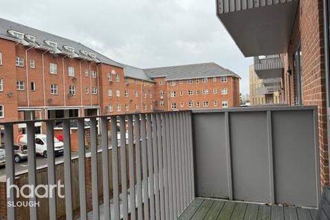 2 bedroom apartment for sale, Petersfield Avenue, SLOUGH