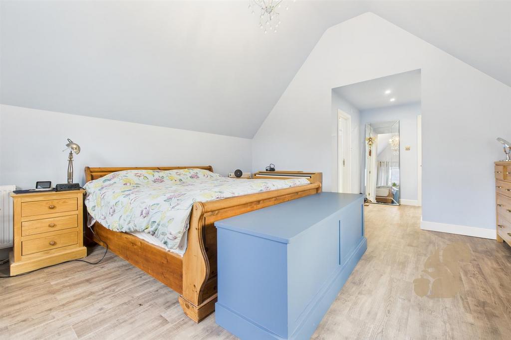 CAM03877 G0-PR0266-STILL034.jpg