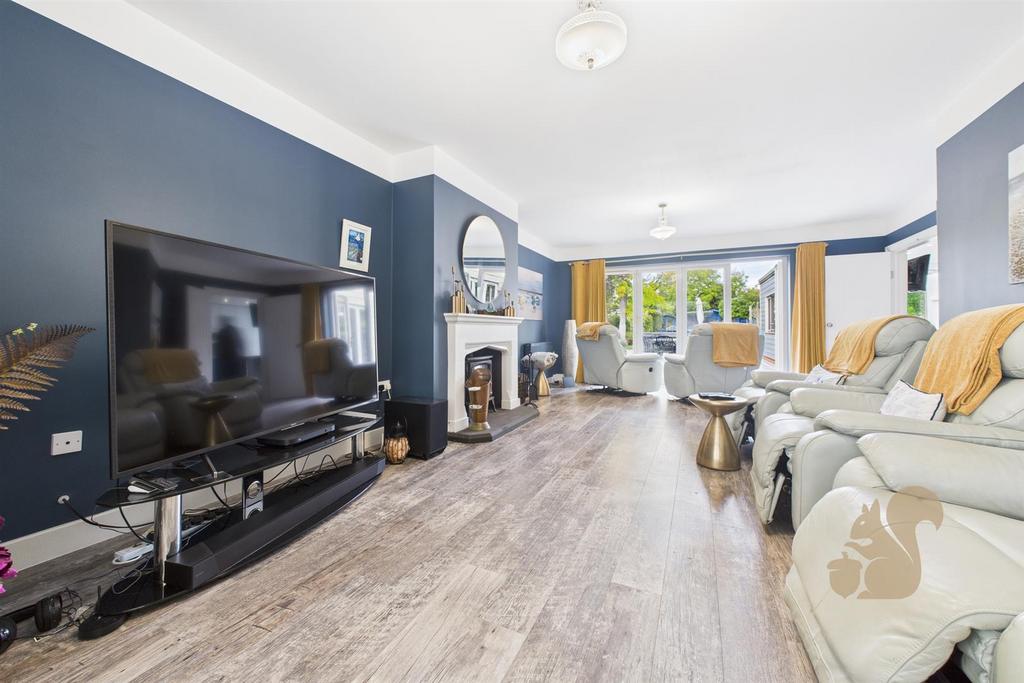 CAM03877 G0-PR0266-STILL024.jpg