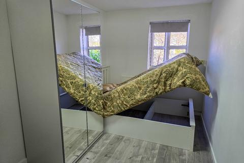 4 bedroom flat to rent, Denison Street, Nottingham NG7