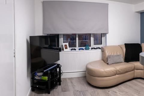 4 bedroom flat to rent, Denison Street, Nottingham NG7