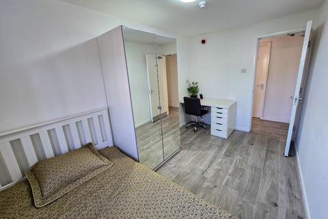 4 bedroom flat to rent, Denison Street, Nottingham NG7