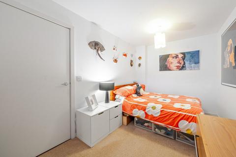 1 bedroom flat for sale, Phoenix Way, London, SW18