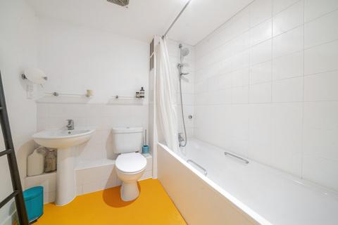 1 bedroom flat for sale, Phoenix Way, London, SW18