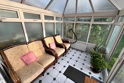 5 bedroom semi-detached house for sale, Fallowfield, Luton, Bedfordshire, LU3 1UN