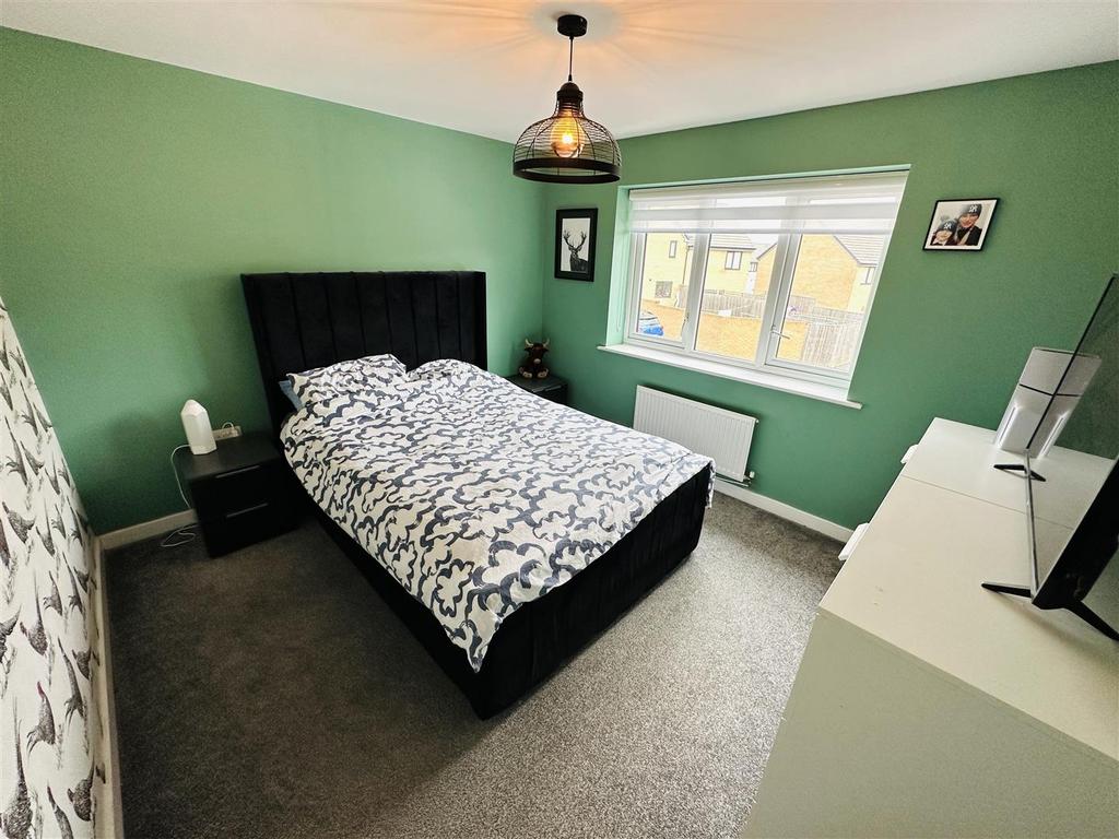 Bed 2.jpg