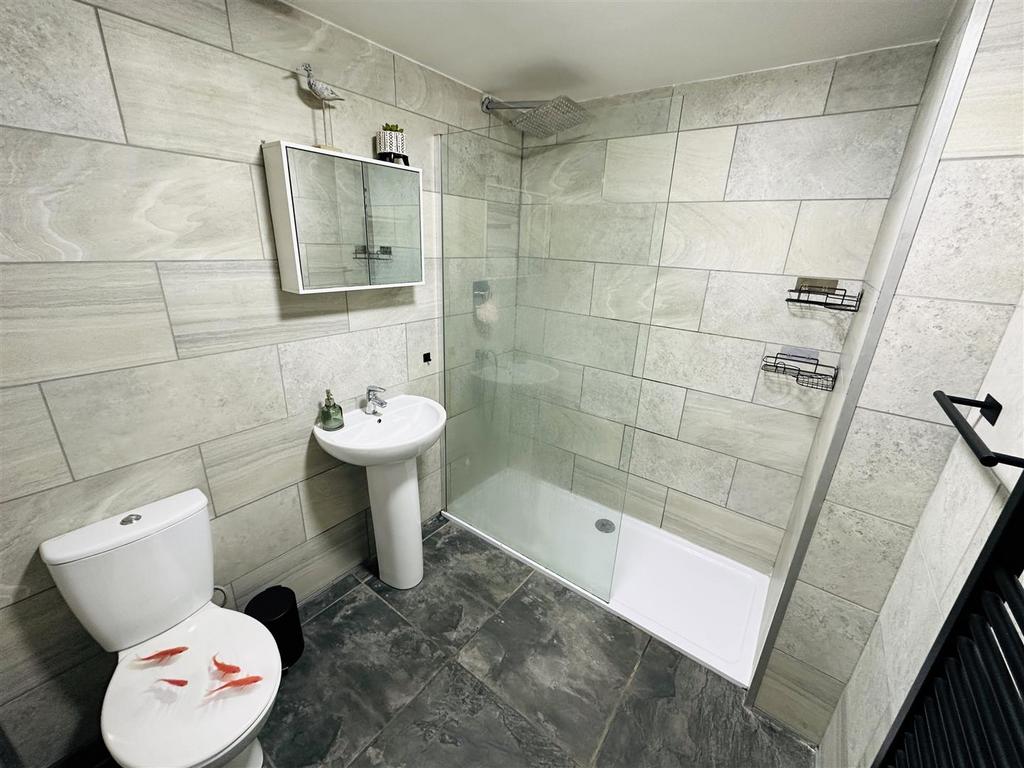 Family bathroom .jpg
