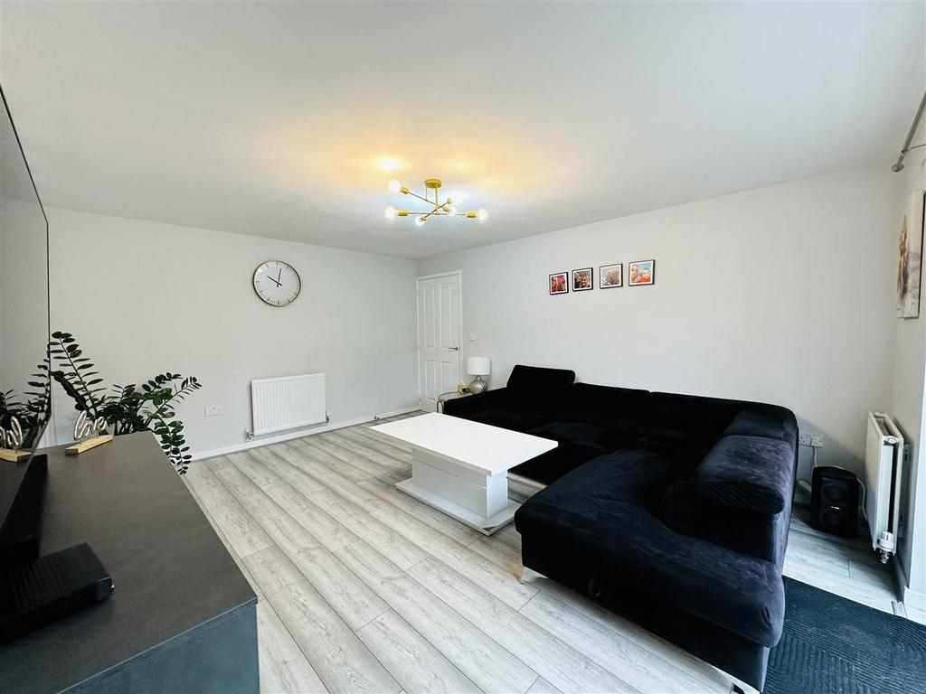 Lounge 2.jpg