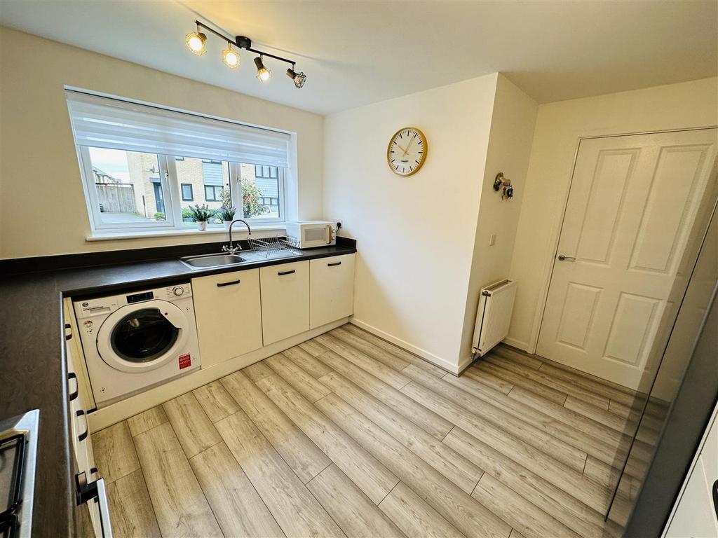 Kitchen 2.jpg