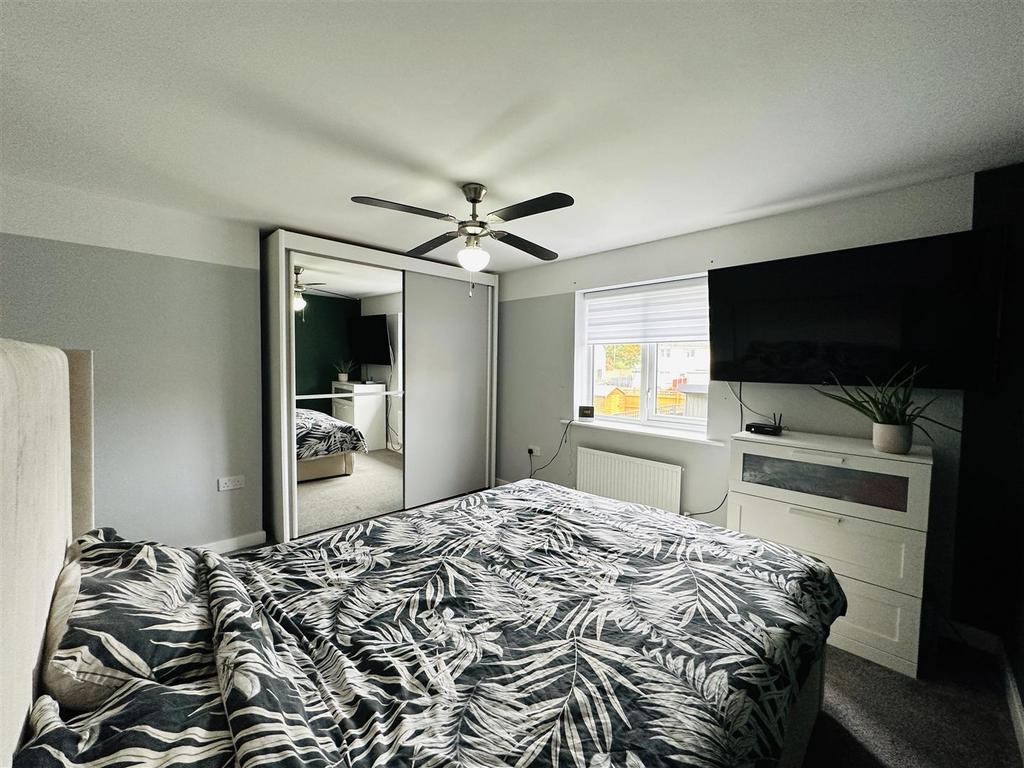 Bed 1.jpg
