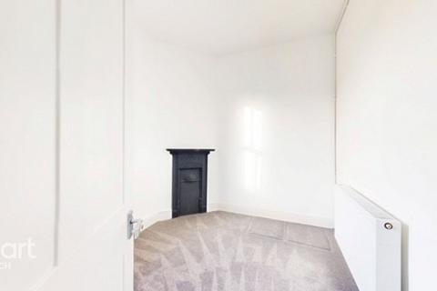 4 bedroom flat to rent, Coldharbour Lane, London