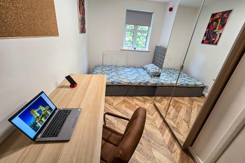 6 bedroom terraced house to rent, Denison Street, Nottingham NG7