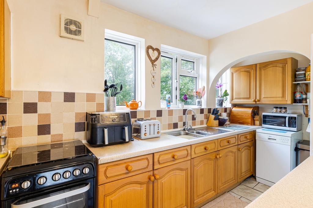 A16 - 33 George Road, Paignton - 250919