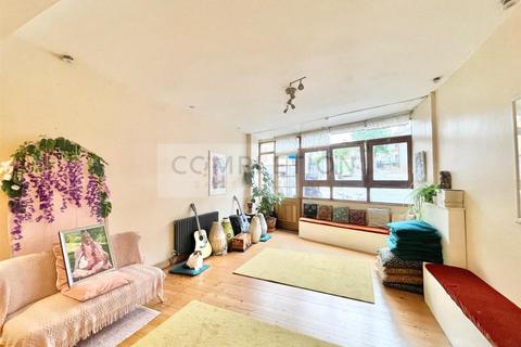 3 bedroom house for sale, Forest Road, London E17