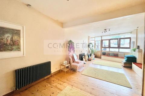 3 bedroom house for sale, Forest Road, London E17