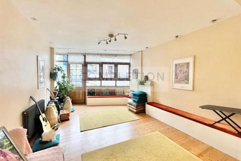 3 bedroom house for sale, Forest Road, London E17