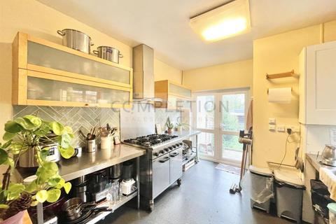 3 bedroom house for sale, Forest Road, London E17