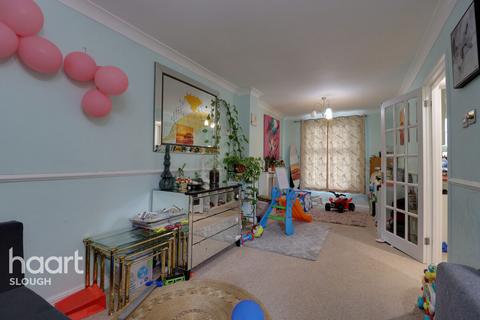 3 bedroom terraced house for sale, Arborfield Close, Slough