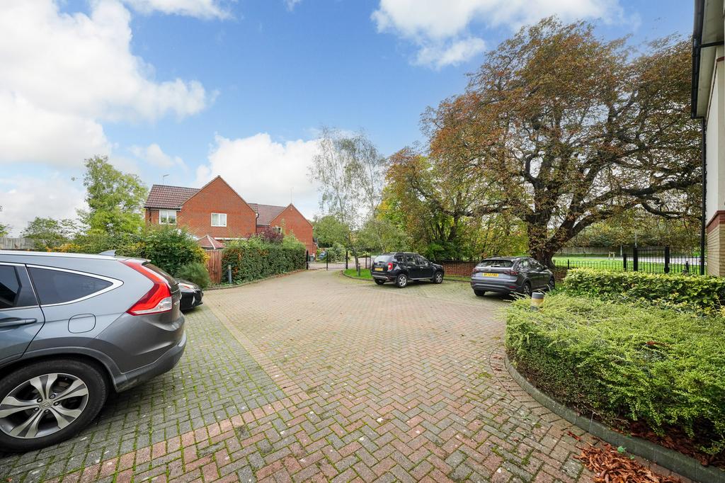 64-Arkley-Court-1021