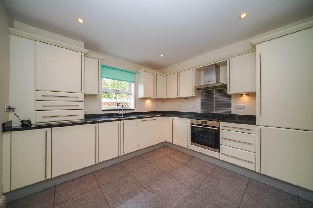 64-Arkley-Court-1005