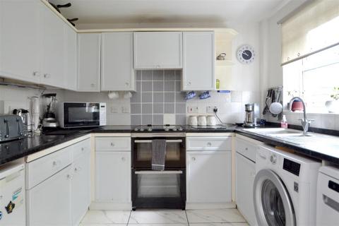 9 Peasmead, Buntingford, SG9 9SF