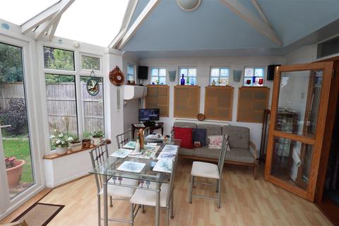 271 Court Road, Orpington, BR6 9BY