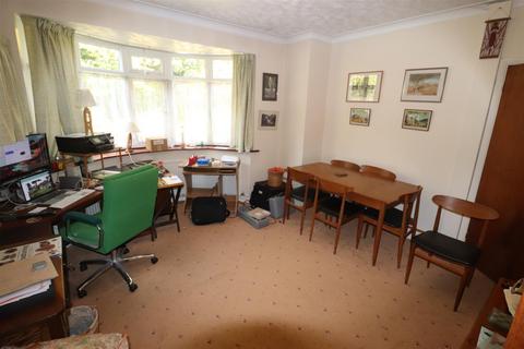 271 Court Road, Orpington, BR6 9BY