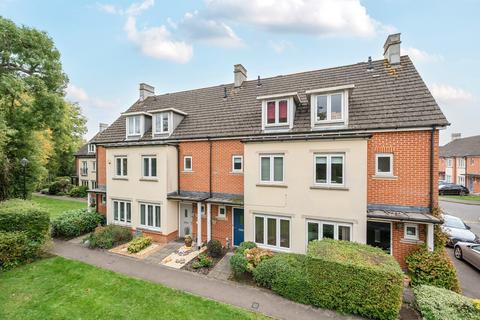 Baynton Road, Woking, GU22