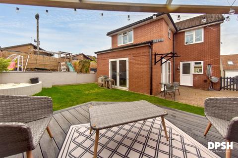 3 bedroom detached house for sale, Woodcross, Churwell, Leeds