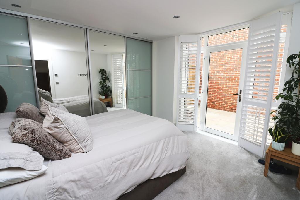 Bed 2 Door