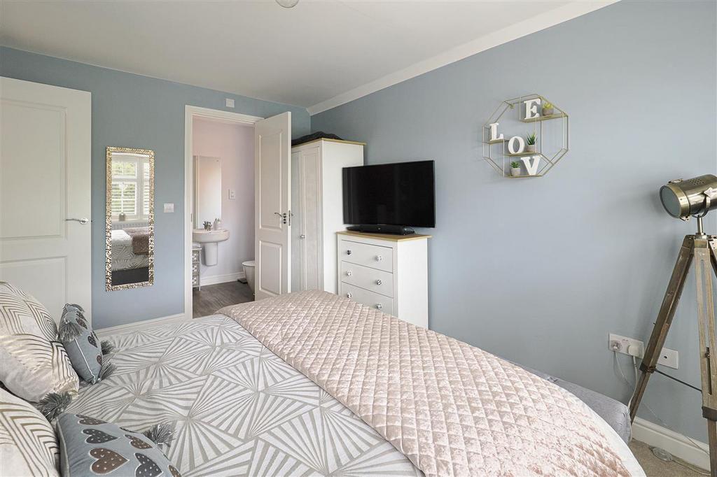 Bedroom One (3).jpg