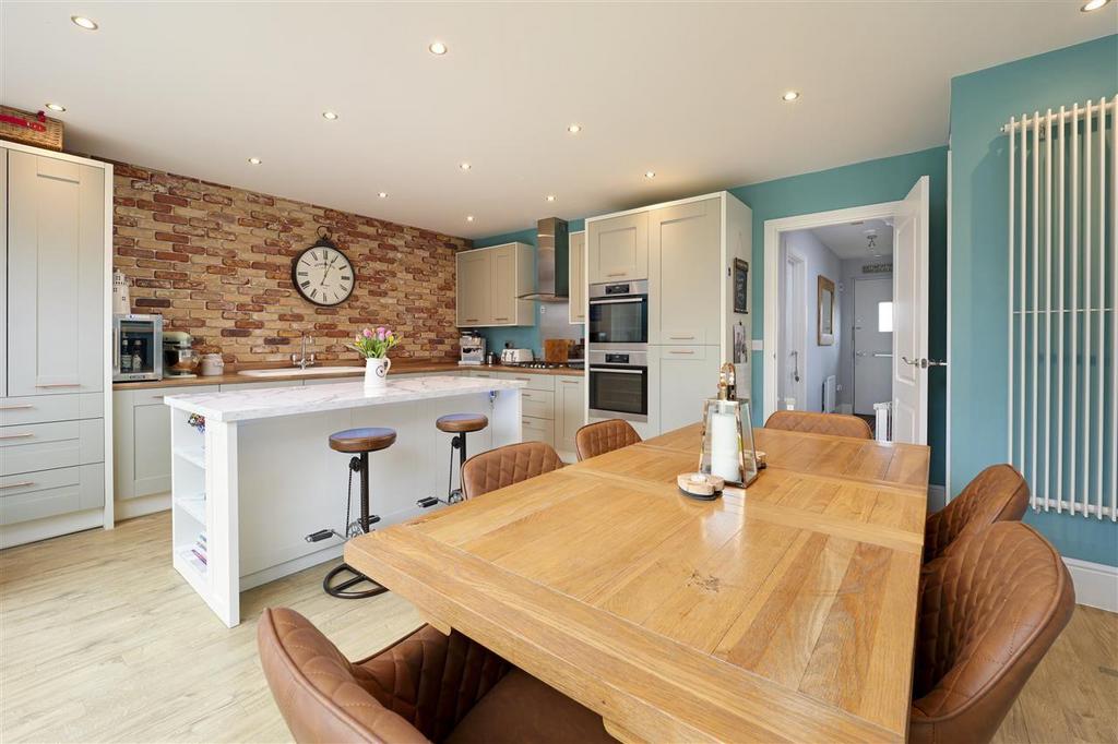 Kitchen 4.jpg
