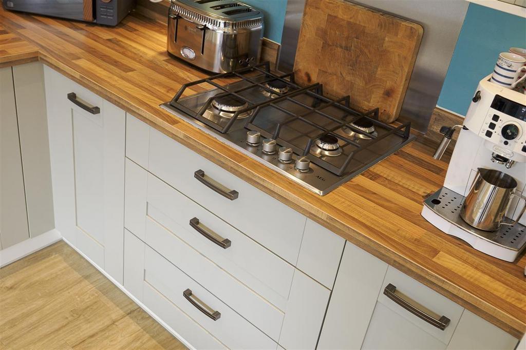 Kitchen 2.jpg