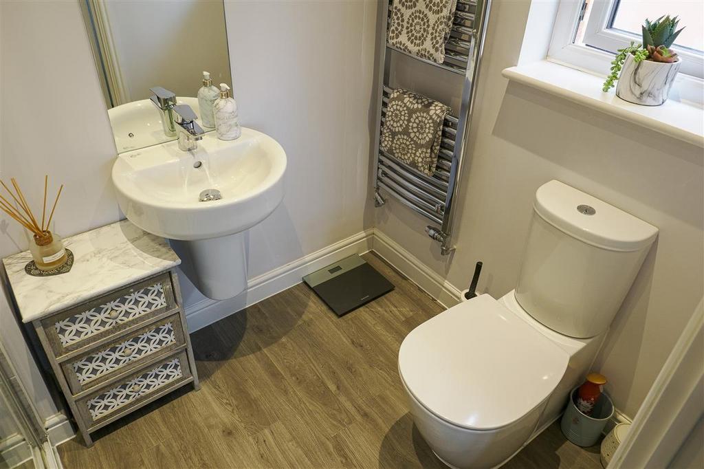 Bathroom 2.jpg