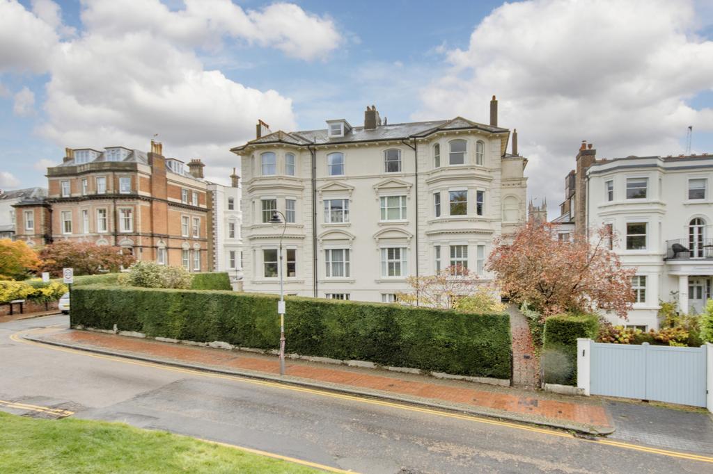 3 Bed Unfurnished Flat