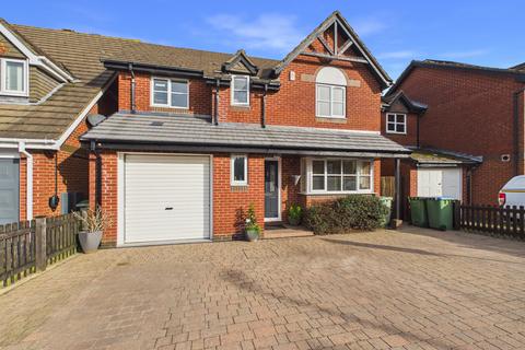 4 bedroom detached house for sale, Topiary Gardens, Locks Heath, SO31 6RX