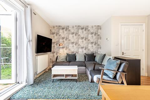 2 bedroom flat to rent,  Newent Close, London SE15