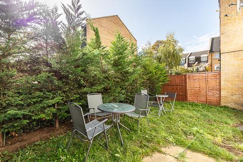 2 bedroom flat to rent,  Newent Close, London SE15
