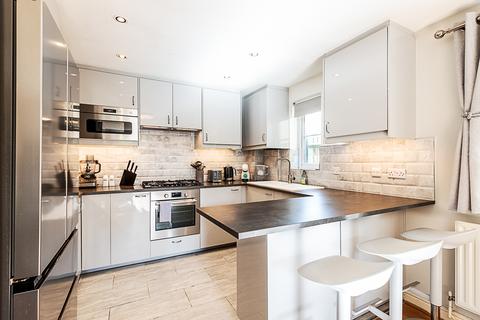 2 bedroom flat to rent,  Newent Close, London SE15