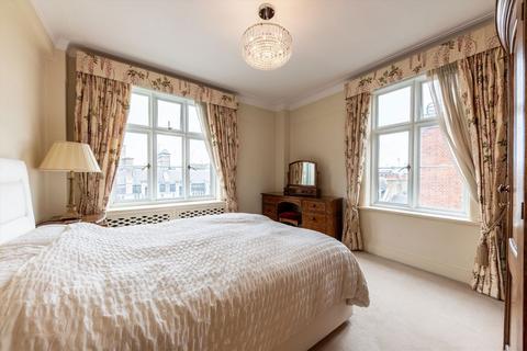 undefined, Chesterfield Gardens, London W1J