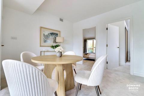 2 bedroom apartment for sale, Chapter House, Monks Close, Lichfield, WS13 6QR - No Upward Chain & City Centre