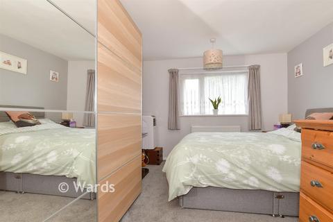2 bedroom end of terrace house for sale, The Tideway, Rochester, Kent