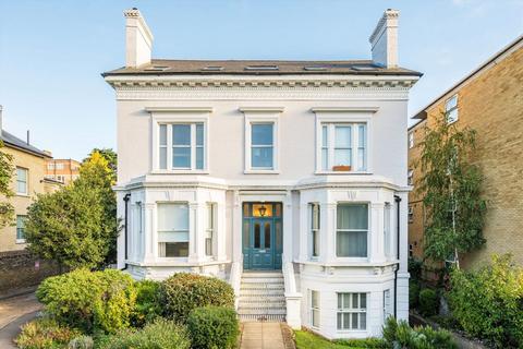 Upper Richmond Road, London SW15