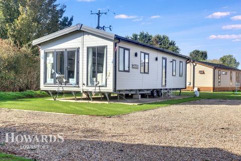 2 bedroom chalet for sale, The Hollies, London Road, Lowestoft